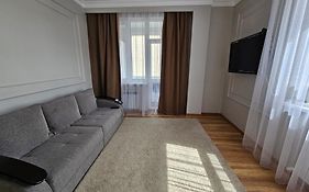 Ernaz Plus Apartments-Expo-Boulevard